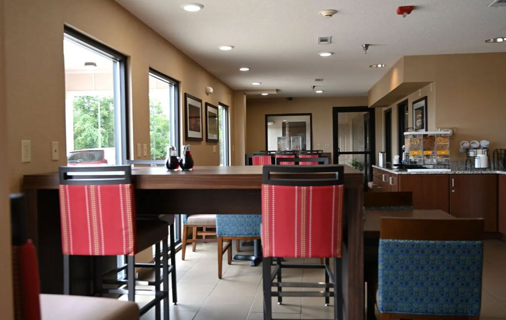 Giles Hotel Inn & Suites