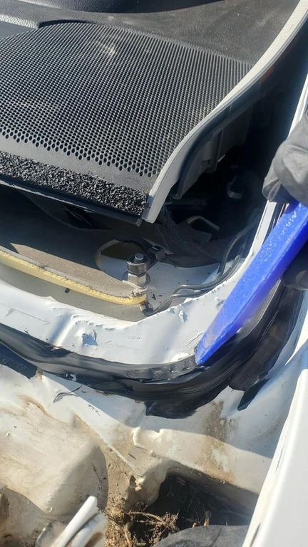 Auto glass