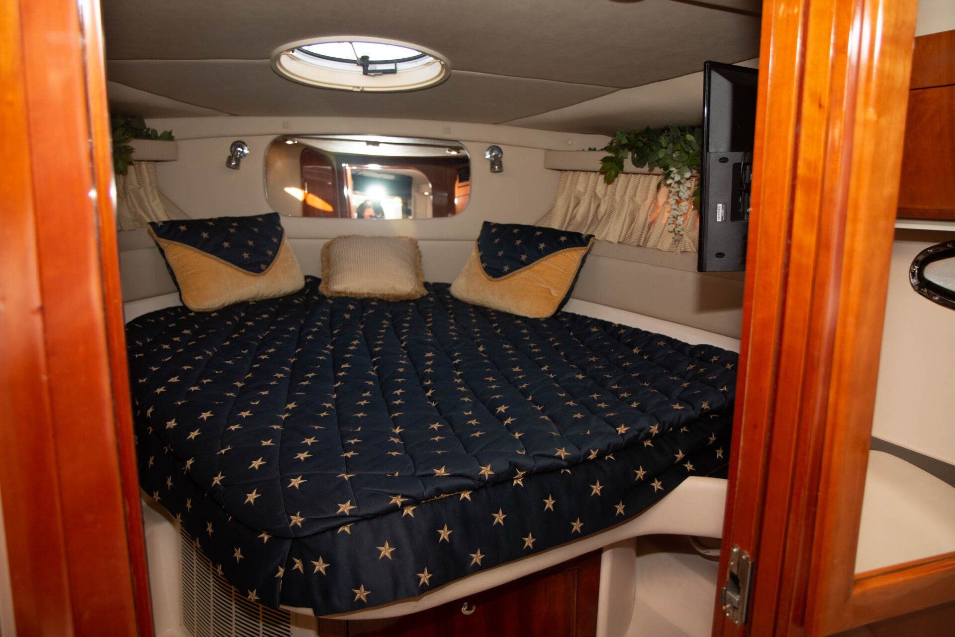 Just Play'n yacht bedroom