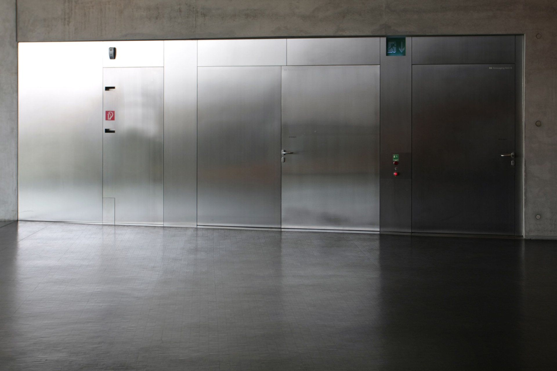 Commercial refrigerator