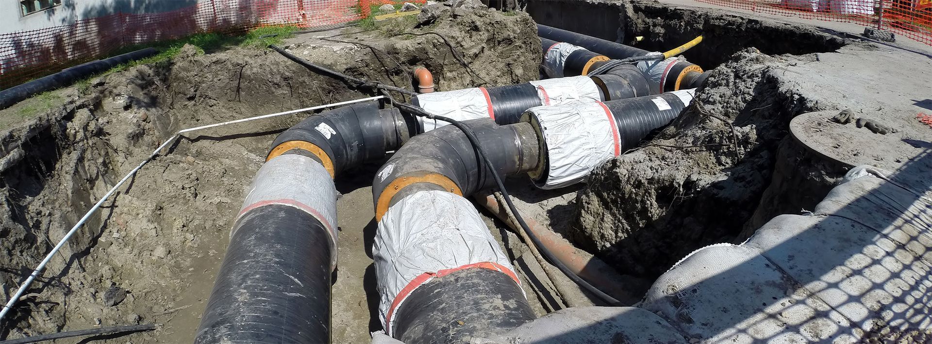 A bunch of pre-insulated pipes.