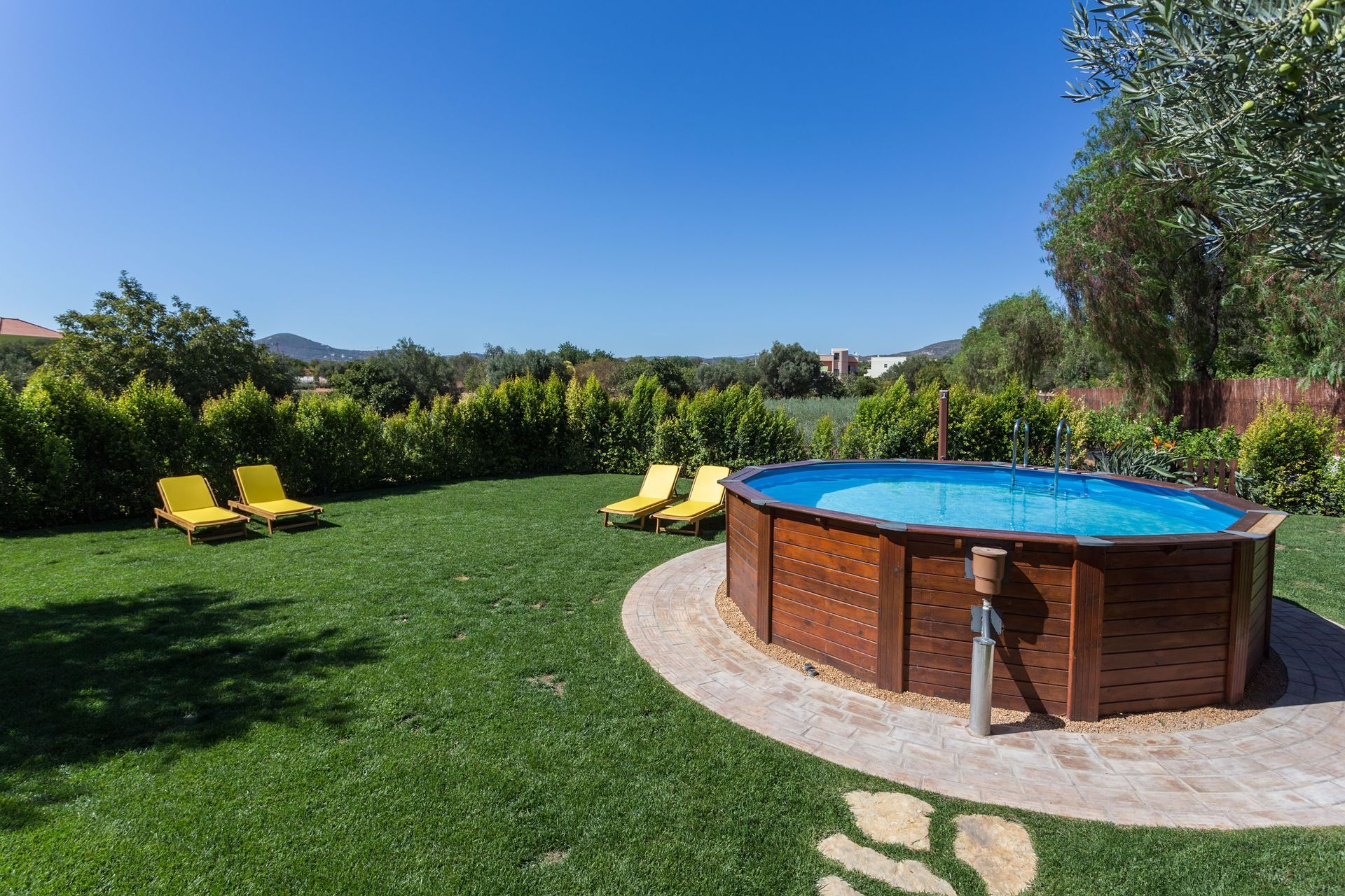 above ground pool companies