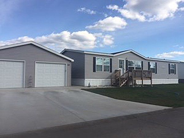 Beautiful house with spacious driveway