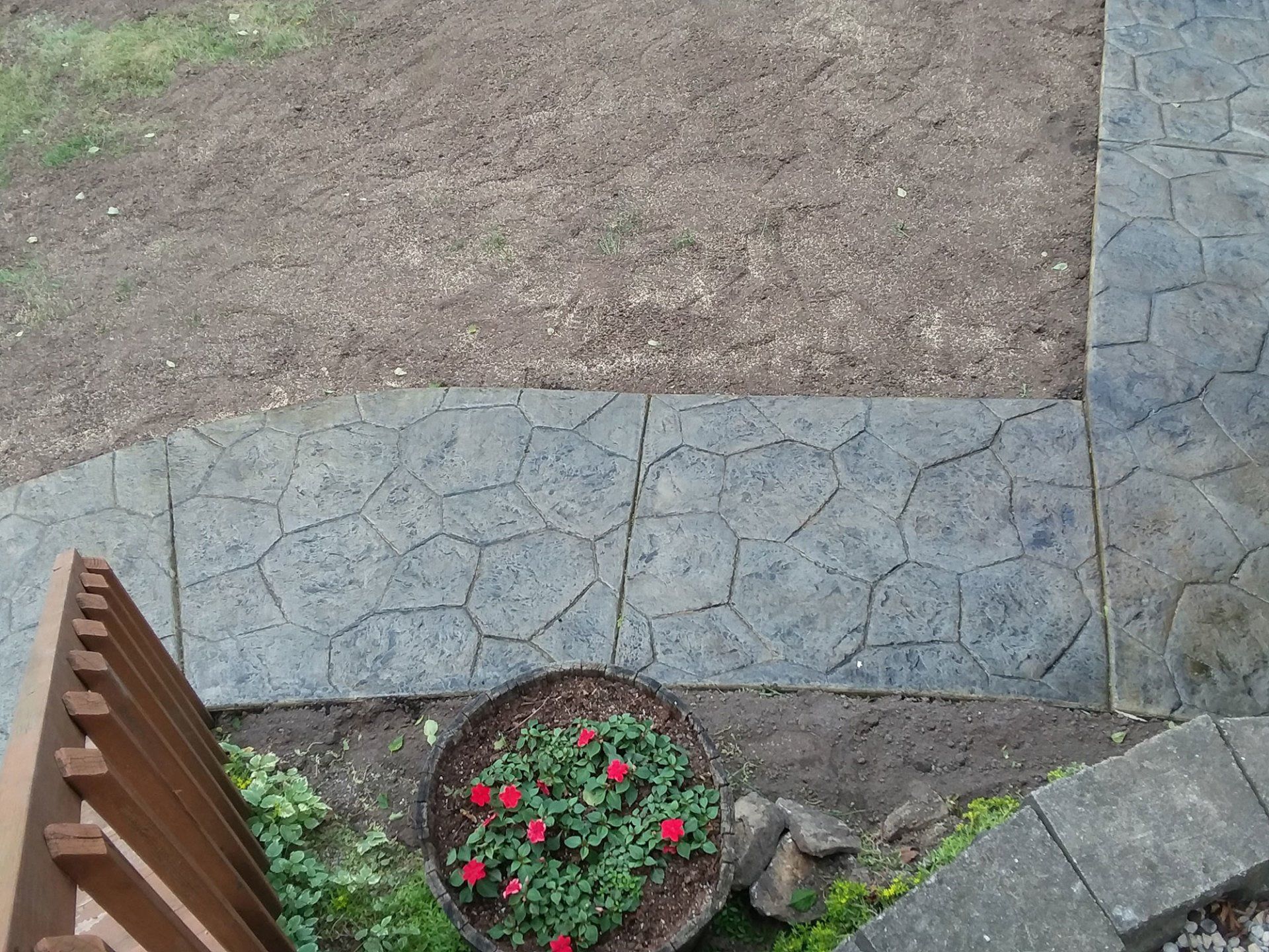 decorative-concrete-walkway
