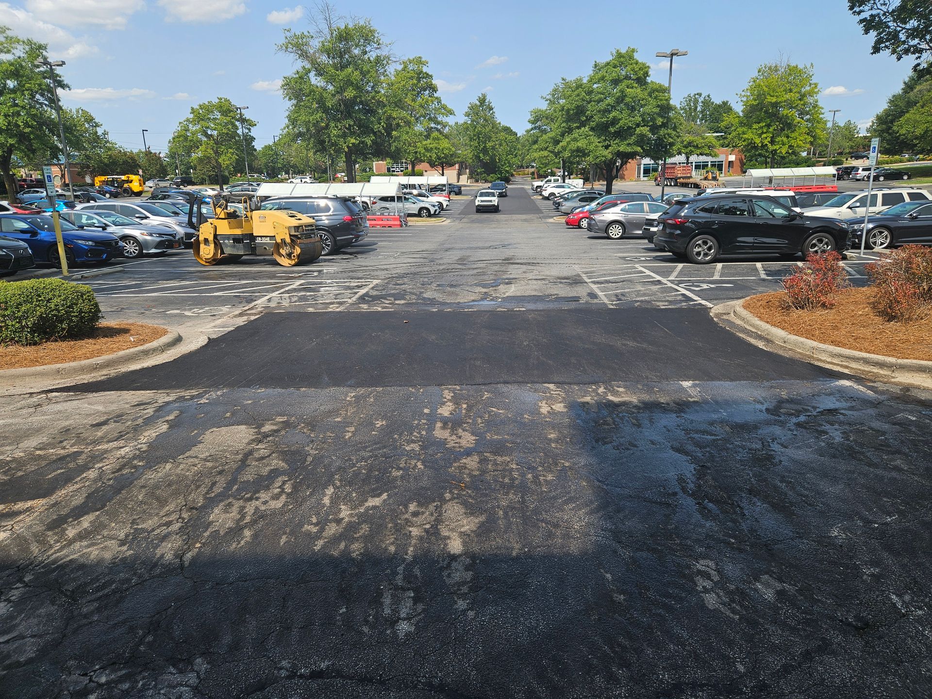 A lot of cars are parked in a parking lot.