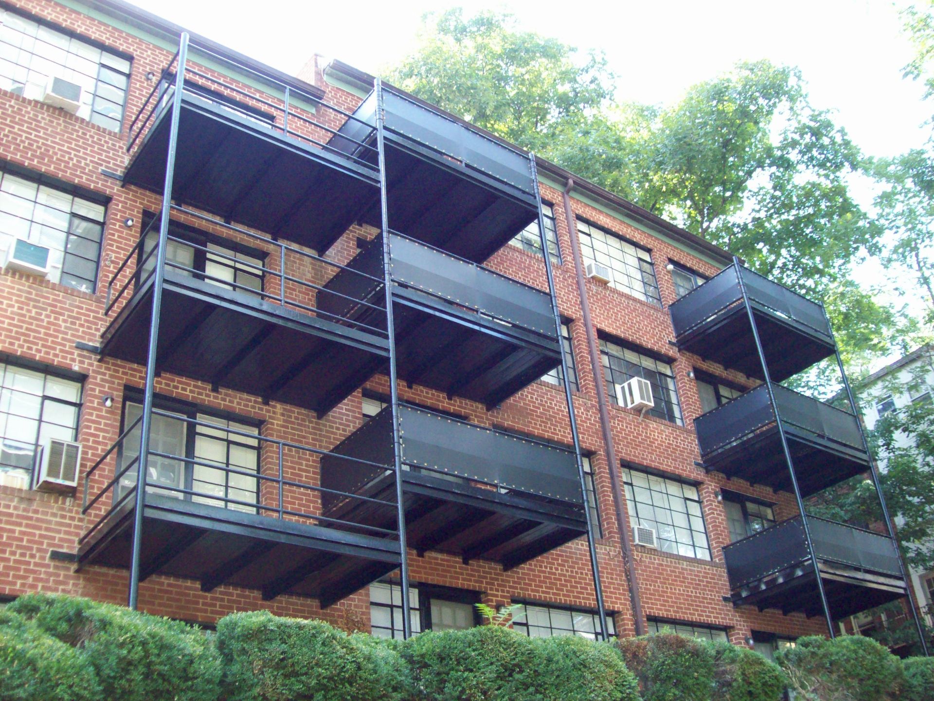 A large brick building with a lot of balconies