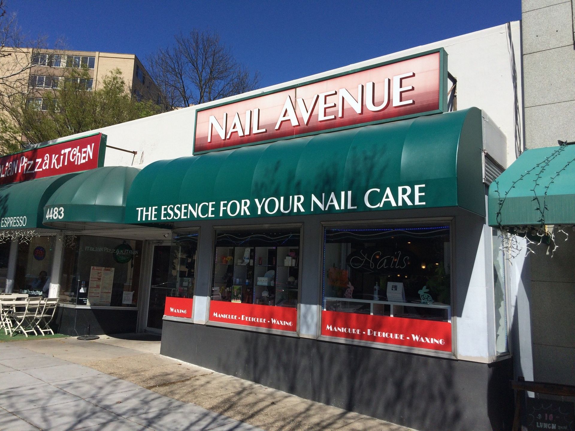 A building with a sign that says Cosmetic Surgery and Laser Center