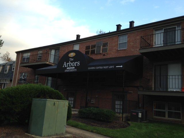 A building with a green awning that says point