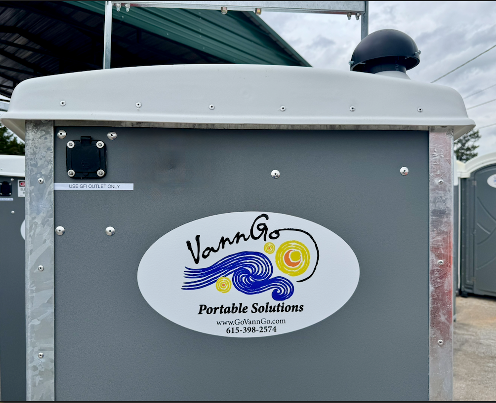 Exterior Powered Heated Flushing Crane Lift Portable Toilet with hand wash sink for High rise Construction 