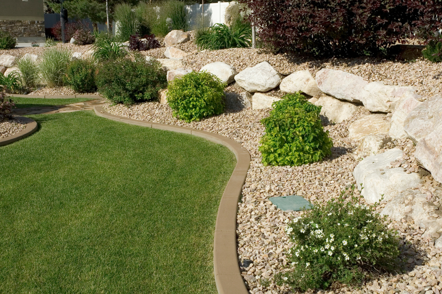 Perfectly maintained yard by Archway Landscape