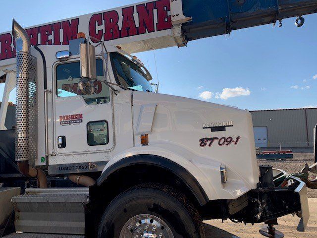 A white truck with the number st091 on the side