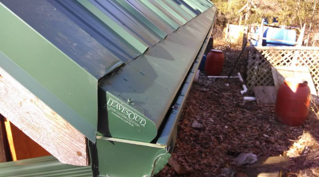 A green gutter with the word united on it