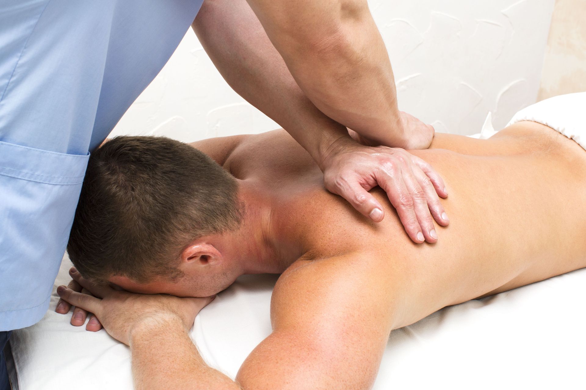 reputable chiropractor in Bradenton, FL for spinal adjustments 