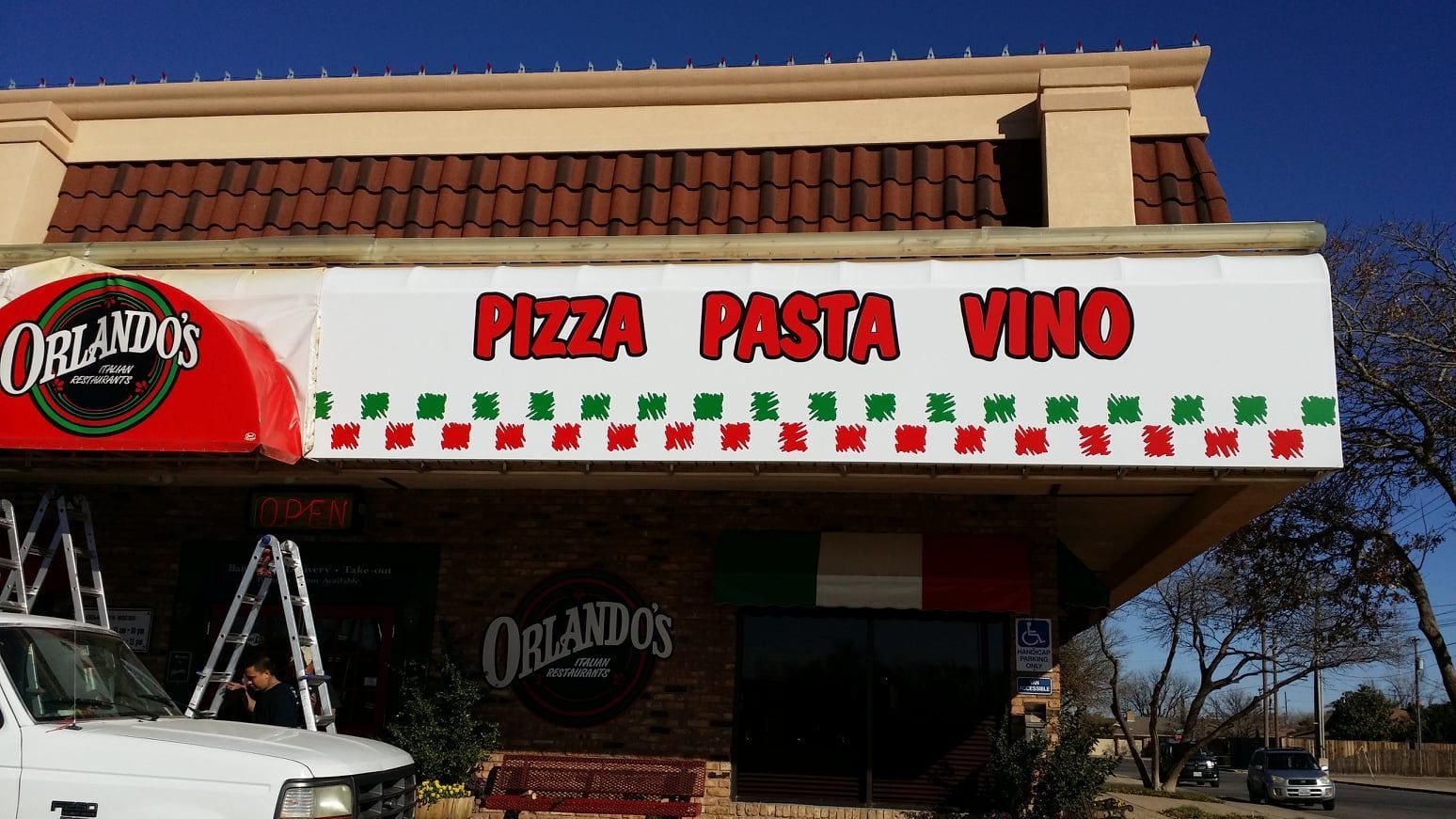 Orlando's Italian restaurant with red and green sign: 