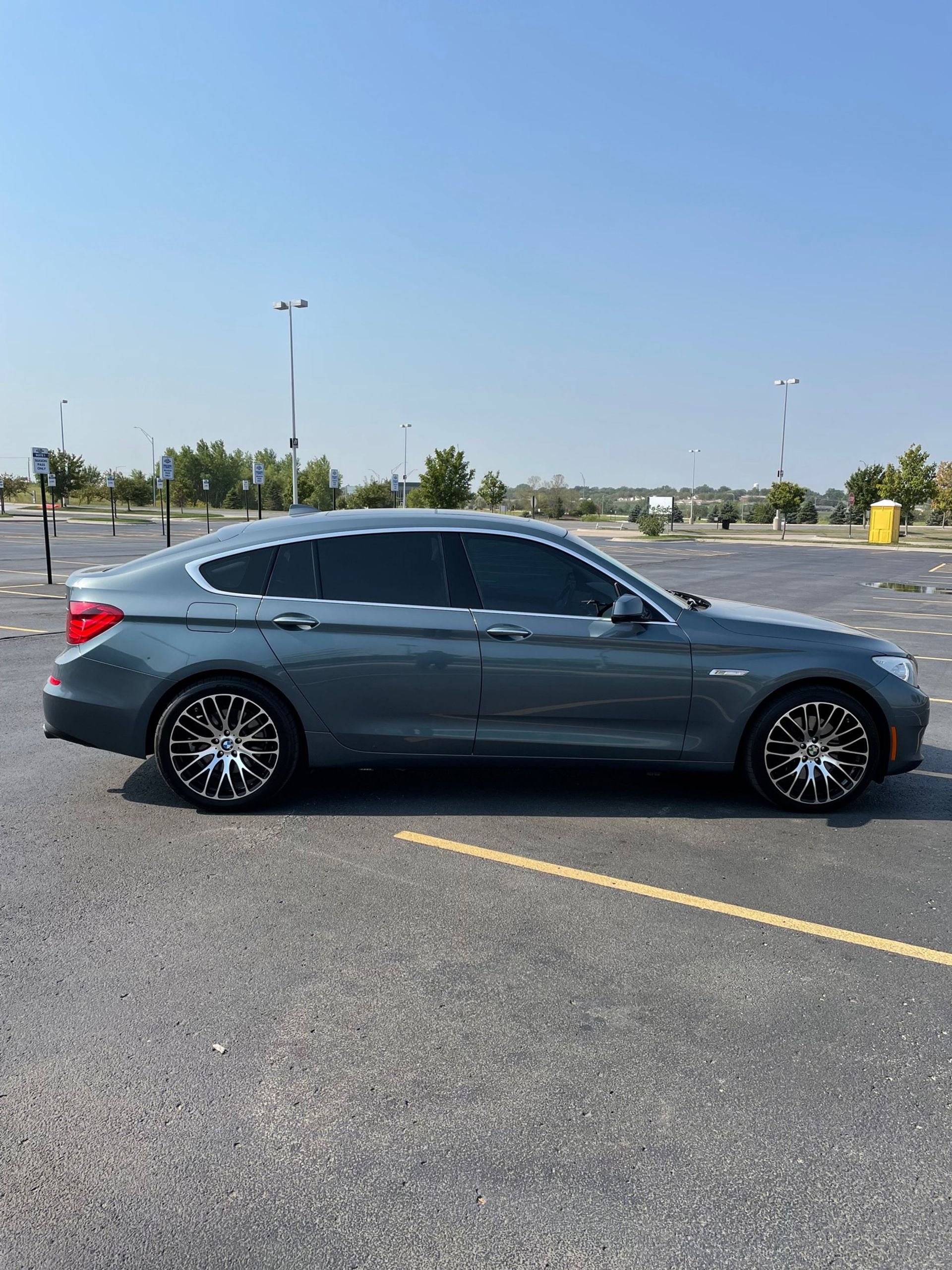a gray car is parked in a parking lot