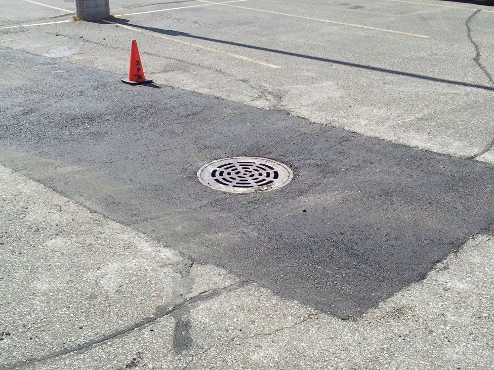 Asphalt crack filling