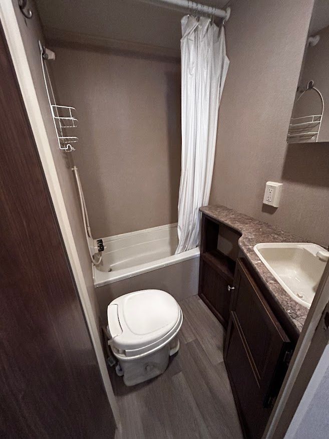 Jay's RV RV Roof Repair Warrenton, MO