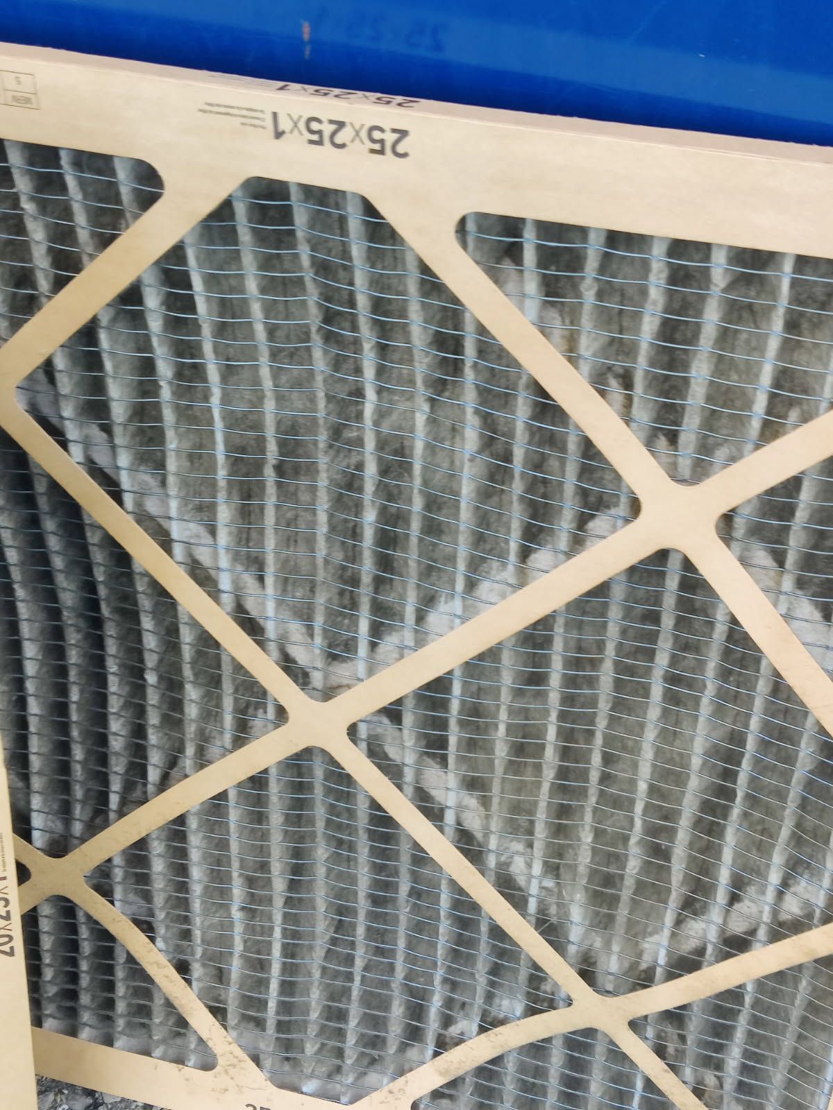 A close up of a filter that says 25x25x1 on it