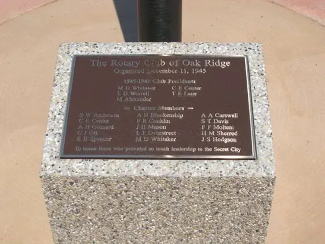 Plaque on a stone pedestal: The Rotary Club of Oak Ridge, honoring club presidents and charter members.