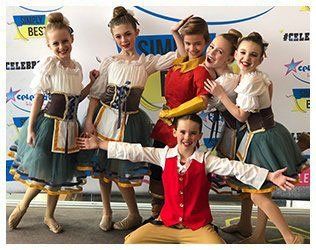 photo of 4 girls and 2 boys