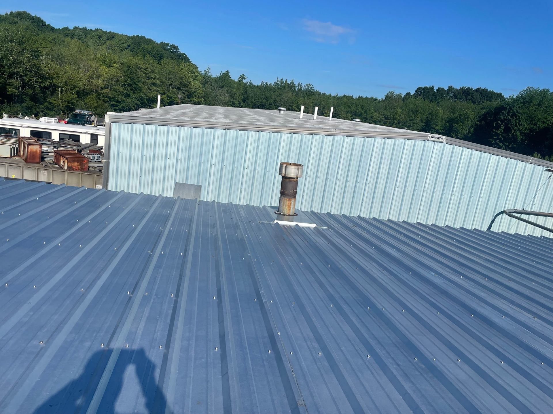 Commercial roof air vent