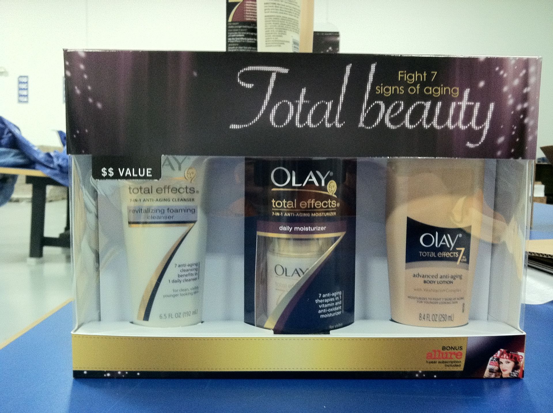 Olay Total Effects skincare set. Contains three products, displayed in a promotional box. Gold, white, and black packaging.