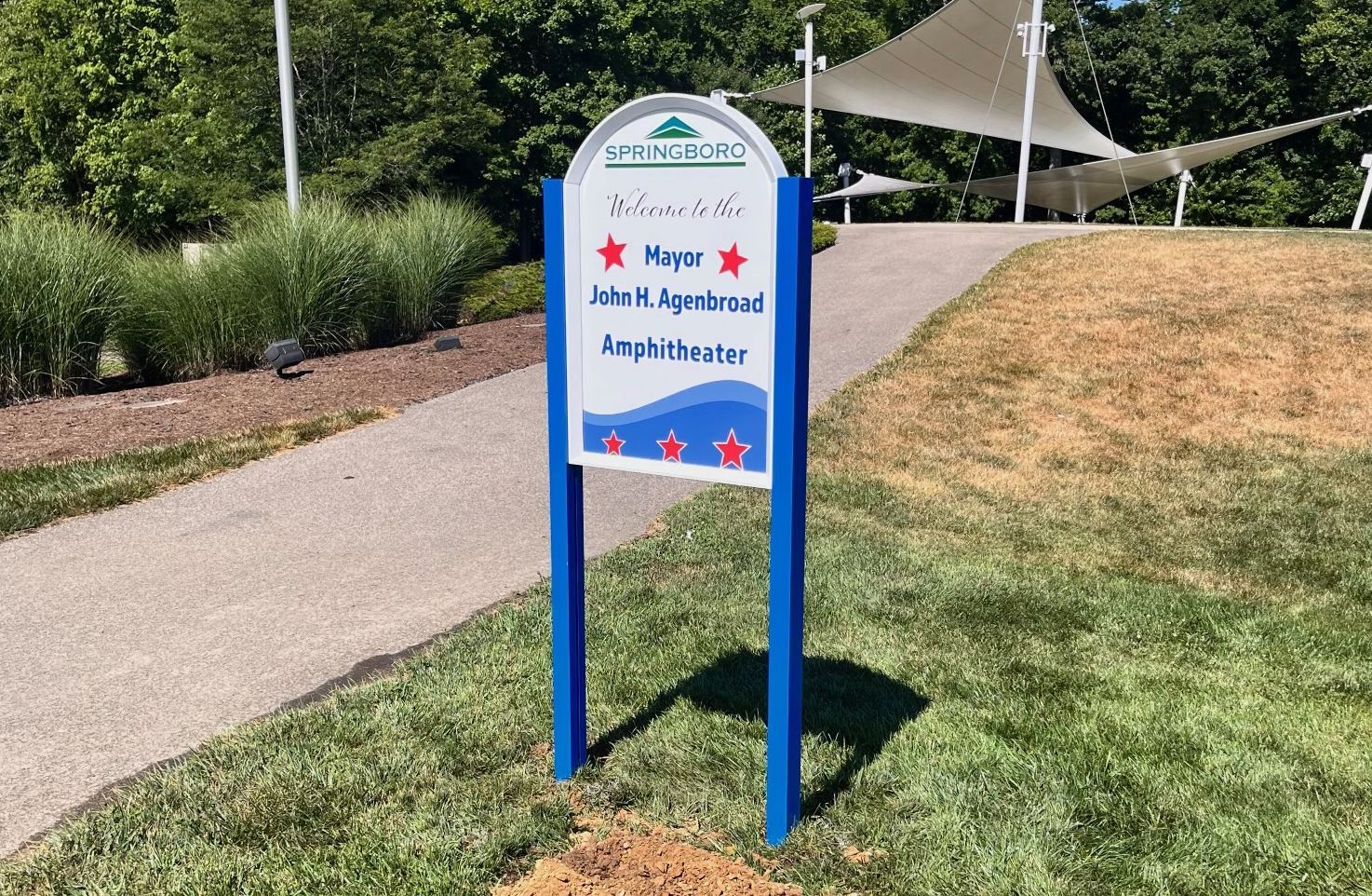 Signpost: Blue frame, white sign. 