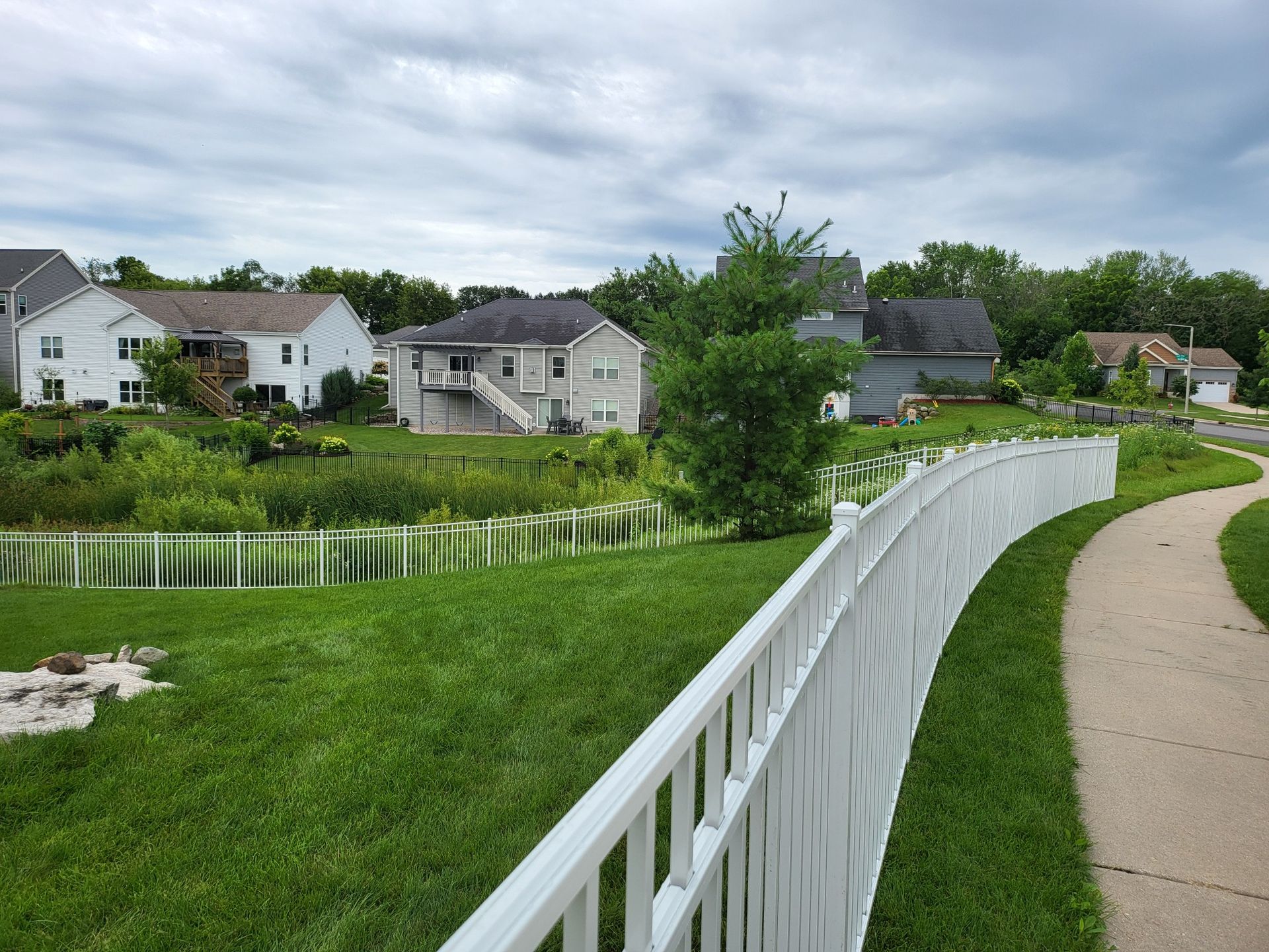 Boost Your Home's Curb Appeal with New Fences Before Madison's End-of-Season