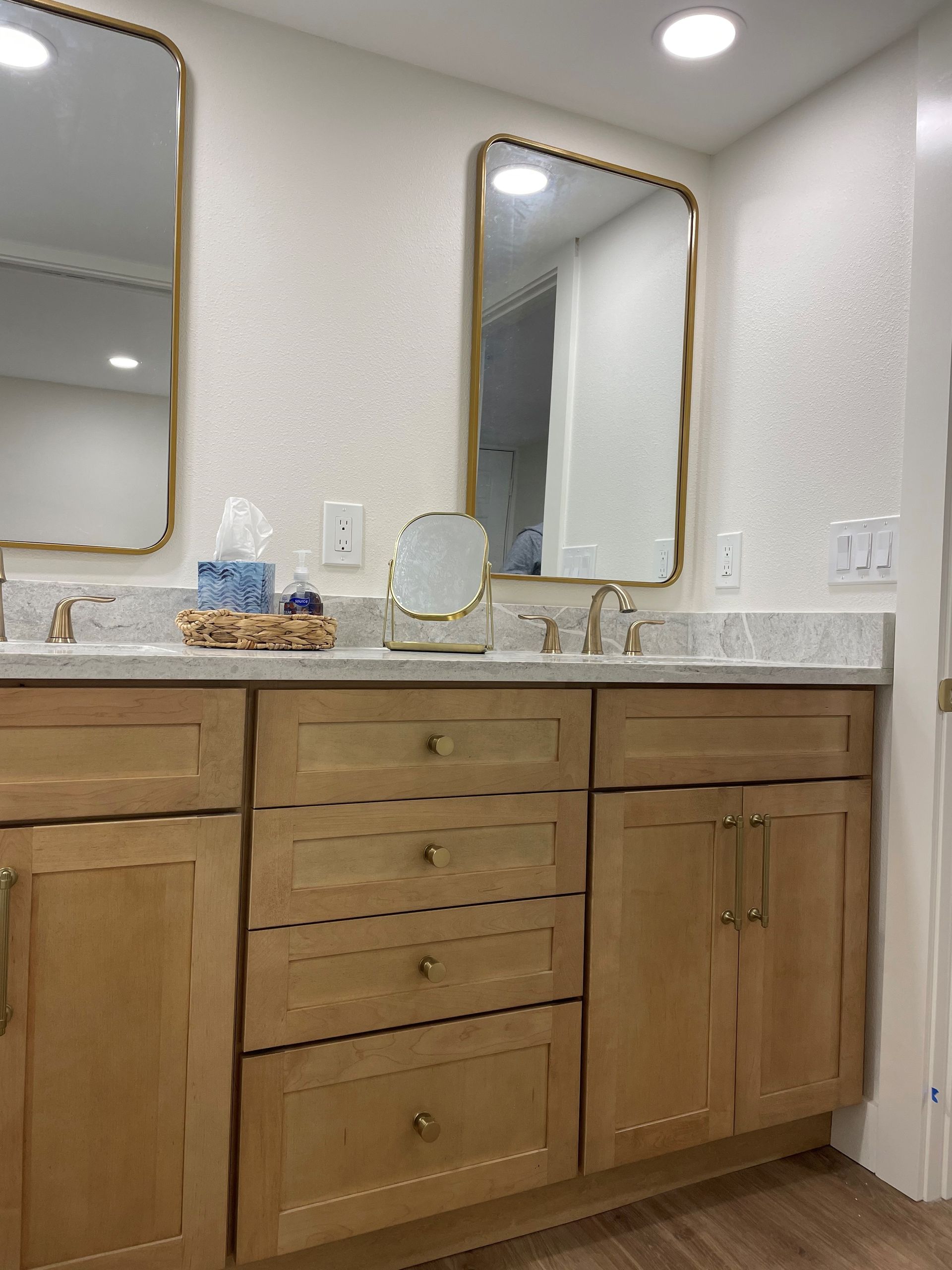 Two mirrors and sinks