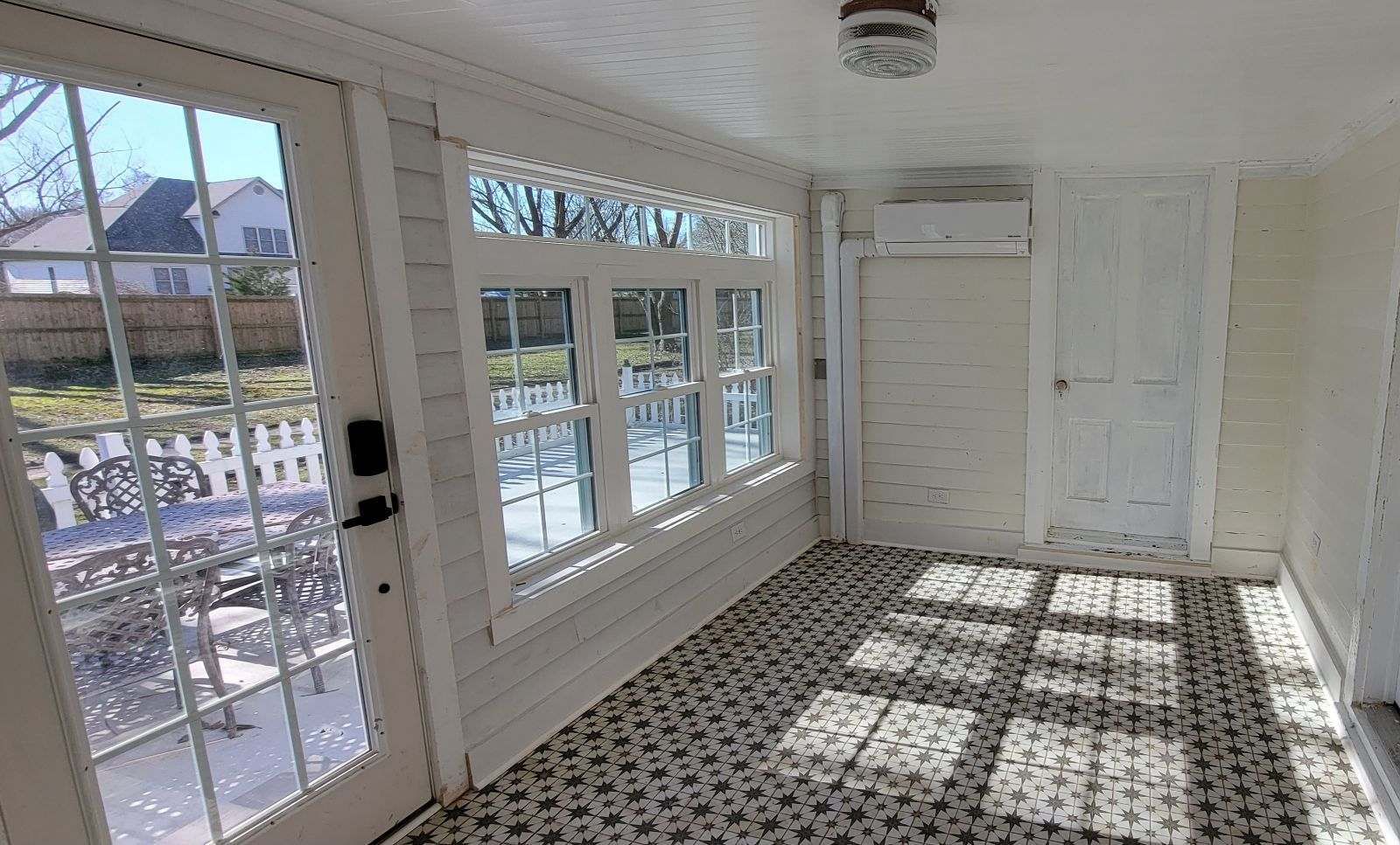 A room with a lot of windows and doors.