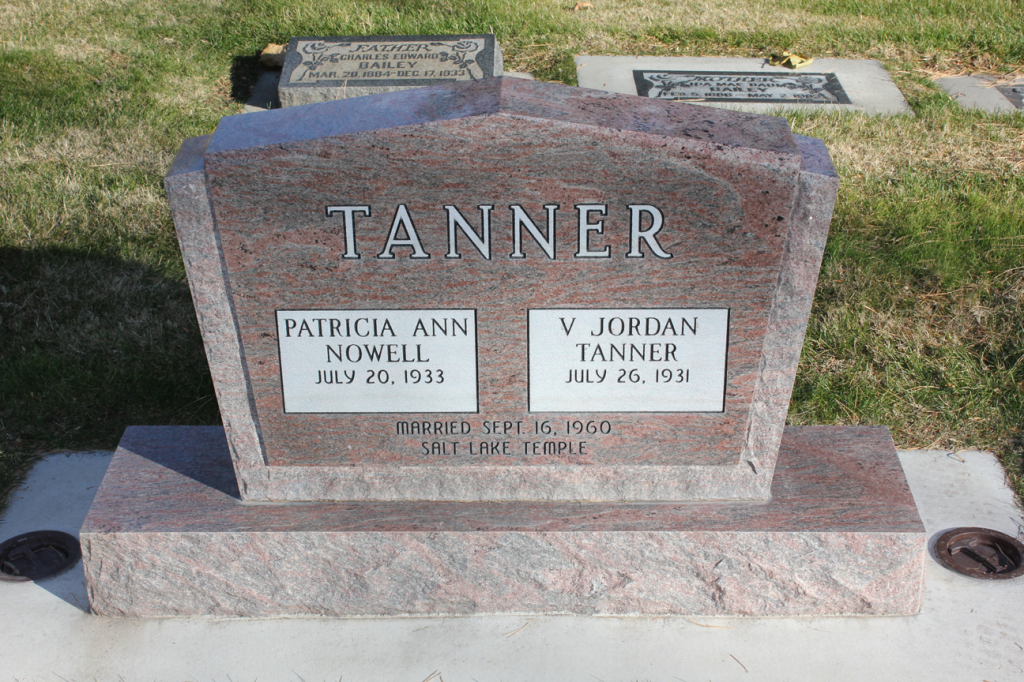 Headstone of Tanner family. Names and dates: Patricia Ann Nowell (1941-1983), V. Jordan Tanner (1933-1983).