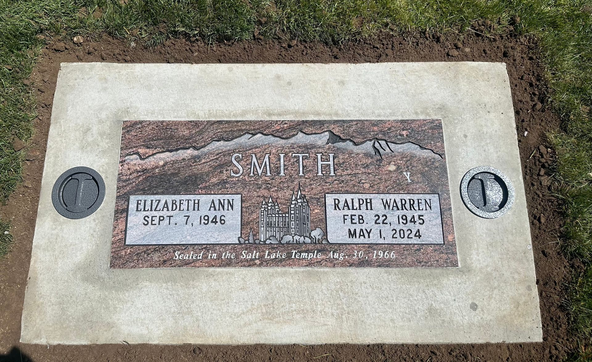 Headstone of Elizabeth Ann Smith and Ralph Harris Smith. Granite with dates of birth and death.