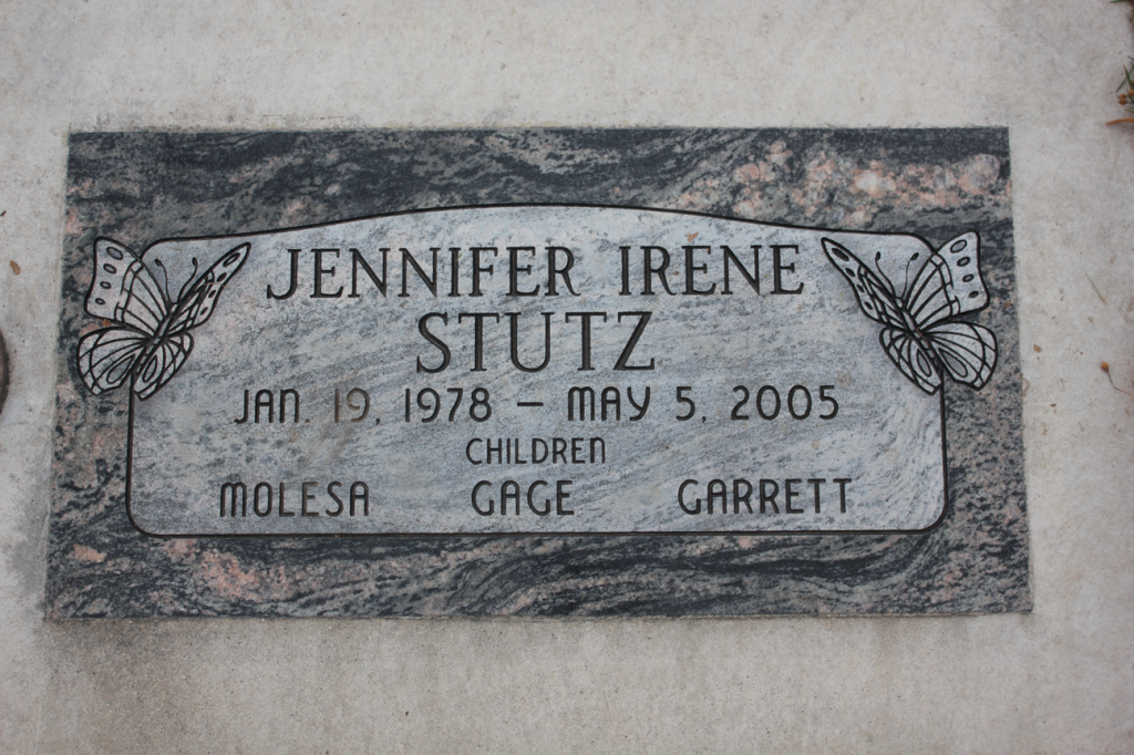 Gravestone of Jennifer Irene Stutz, 1978-2005, with her children's names: Molesa, Gage, and Garrett.
