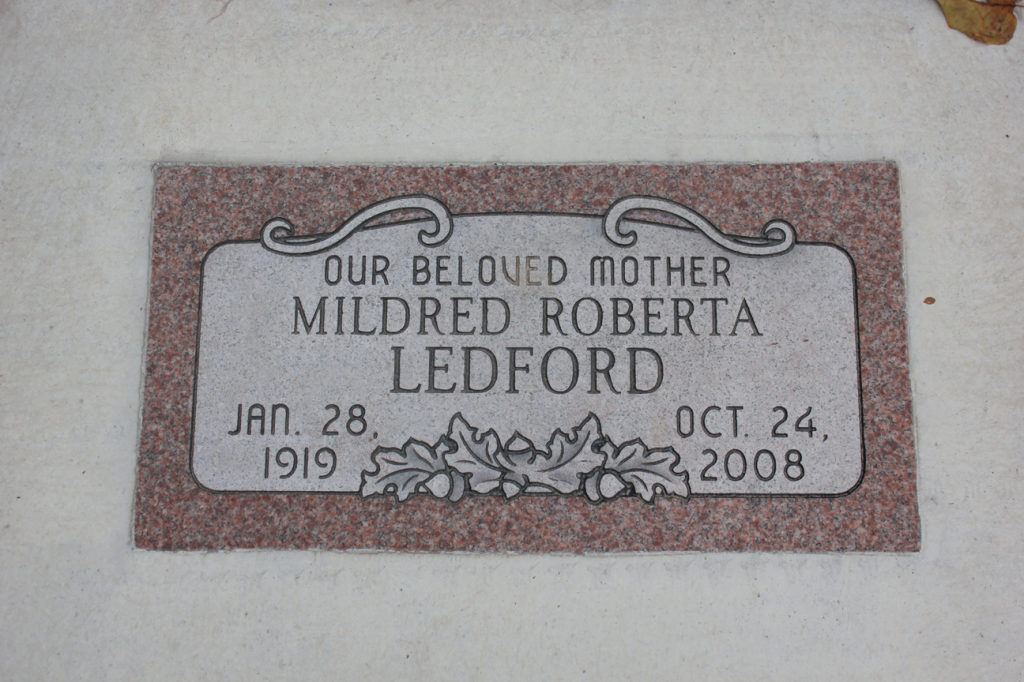 Headstone of Mildred Roberta Ledford: pink granite, engraved inscription, birth date Jan 28, 1919, death date Oct 24, 2008.