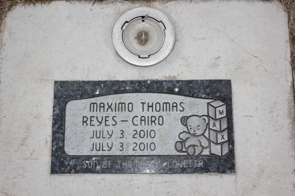 Gravestone for Maximo Thomas Reyes-Cairo, born and died July 3, 2010. Features a teddy bear graphic.