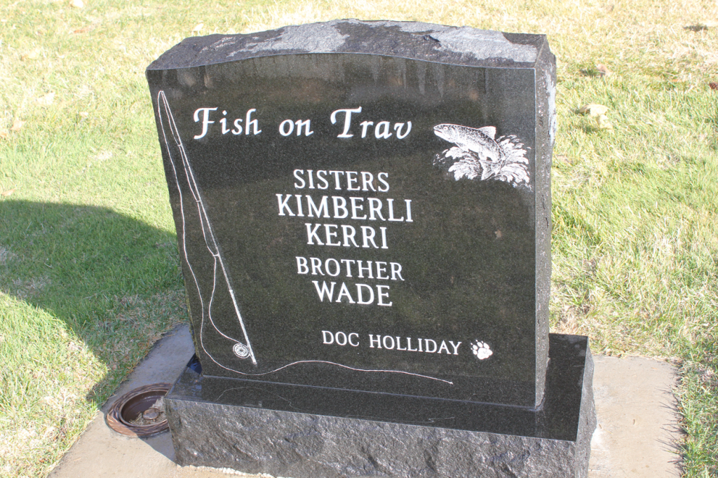 Black granite headstone, Fish on Trav inscription, names of Kimberli, Kerri, Wade, Doc Holiday.