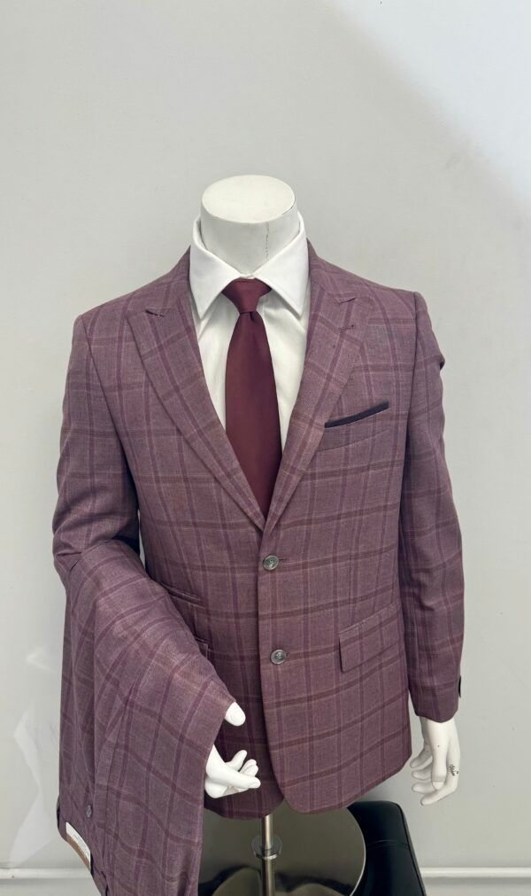 A man is wearing a purple suit and tie on a mannequin.