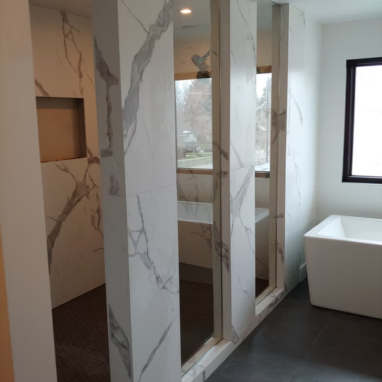A bathroom with marble walls and a bathtub