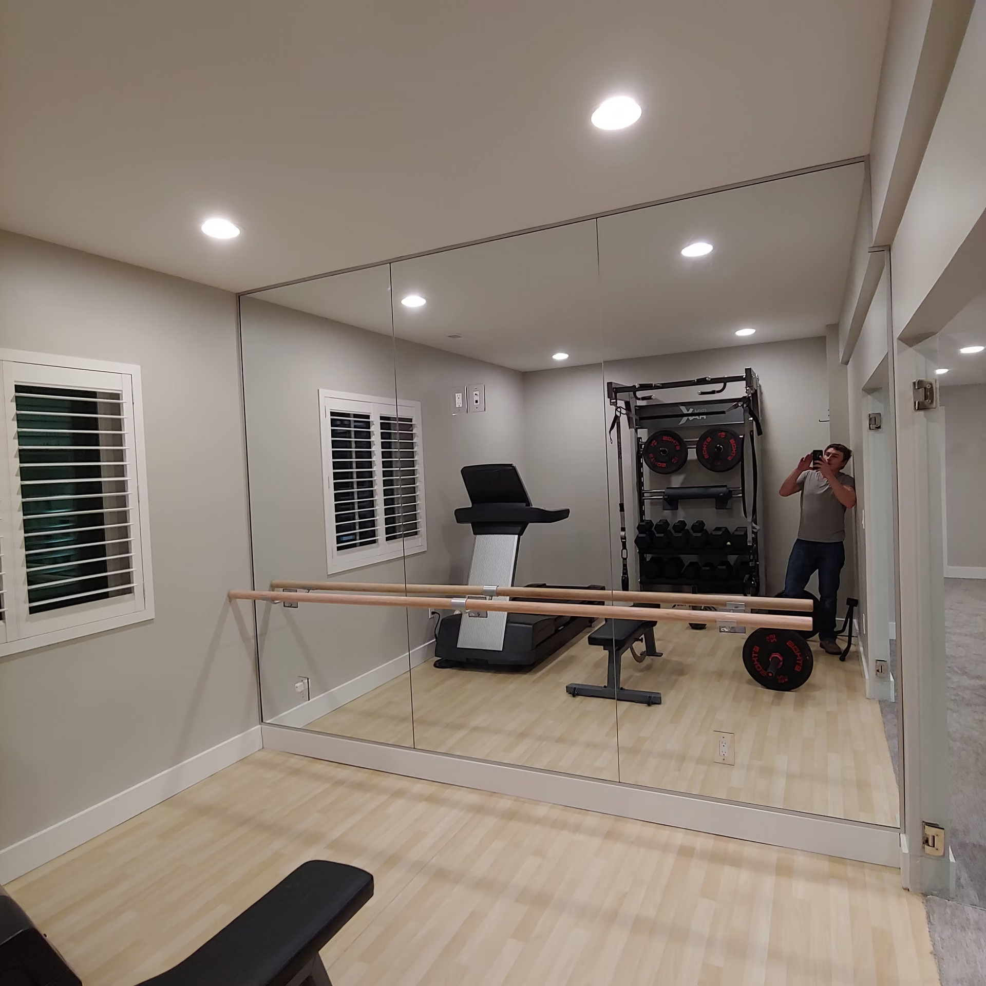 A man is taking a picture of himself in a gym