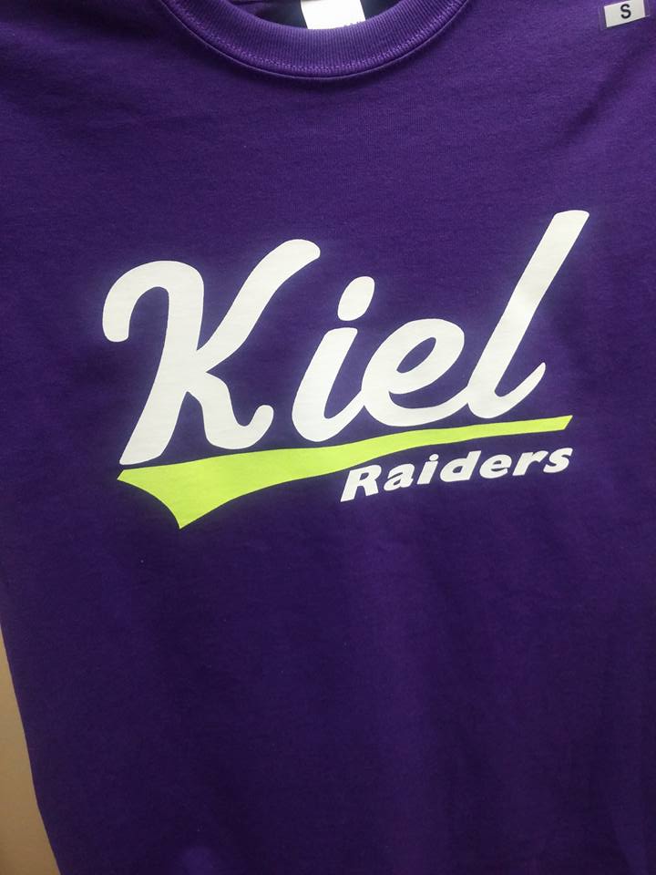 A purple shirt that says kiel raiders on it
