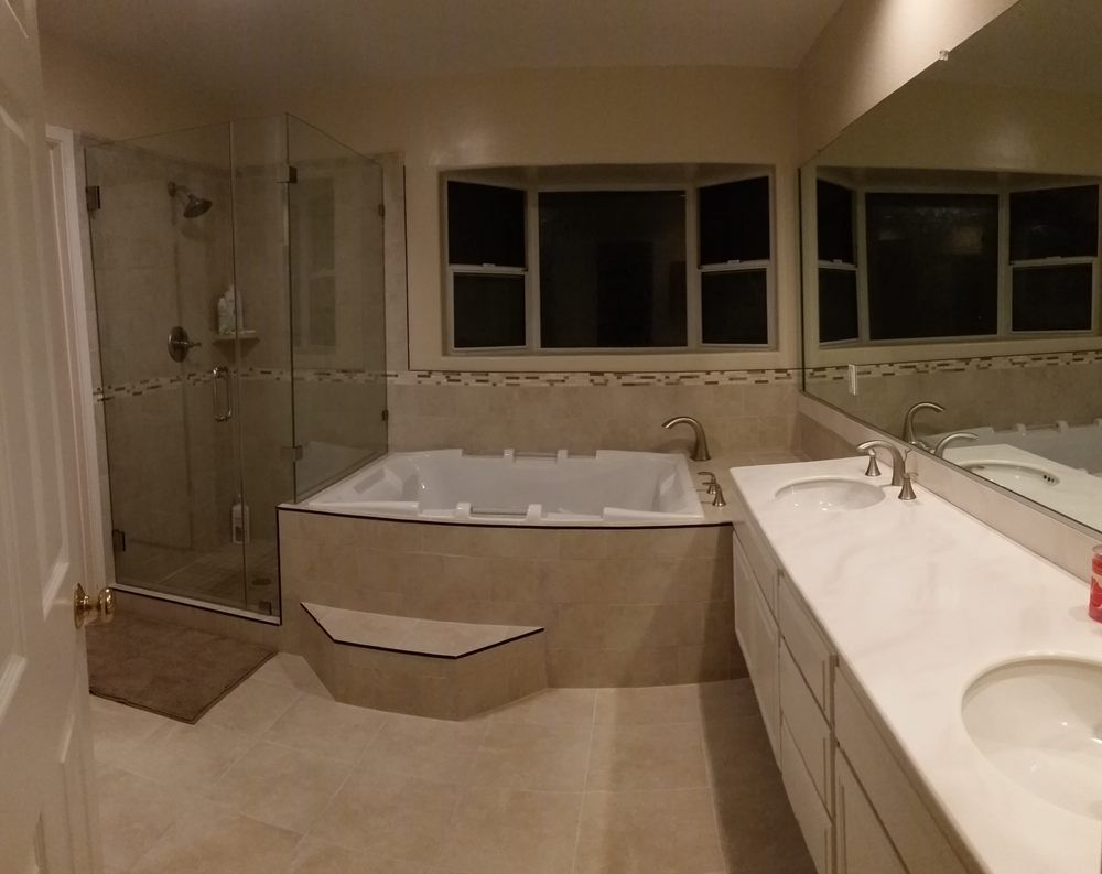A bathroom with a jacuzzi tub and two sinks