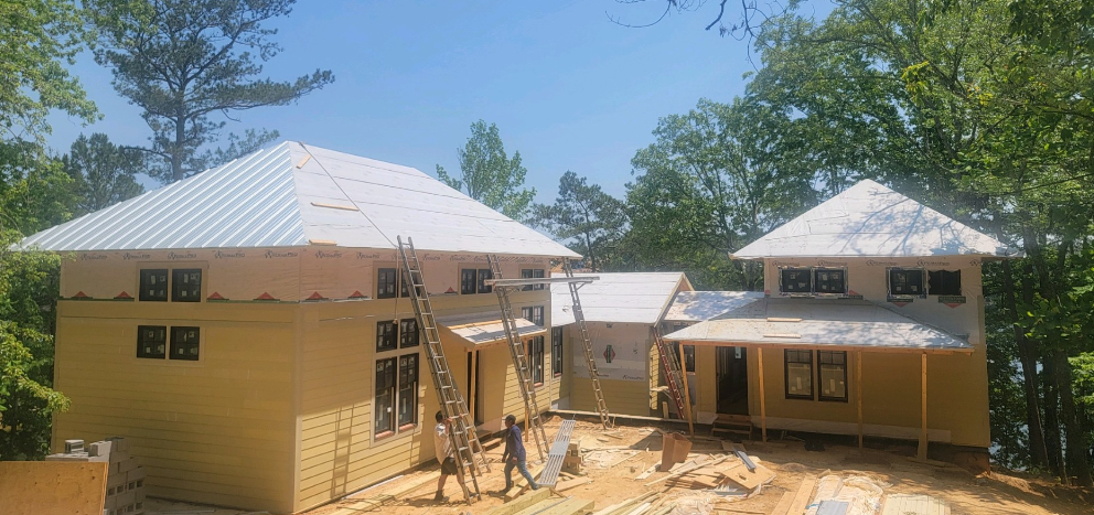 A couple of houses that are being built next to each other.