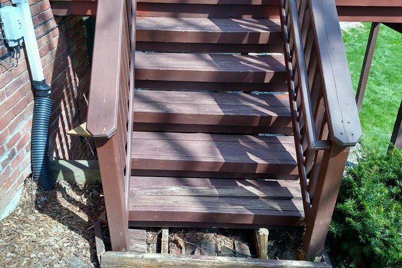 Deck stairs