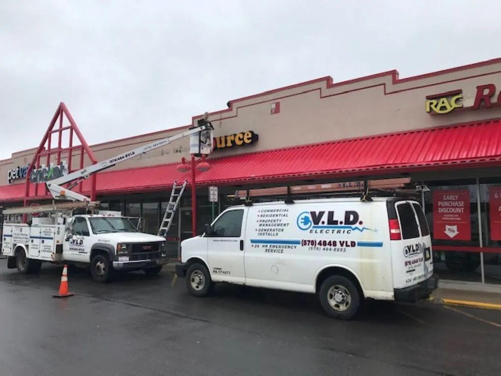 Electrical trucks servicing a 