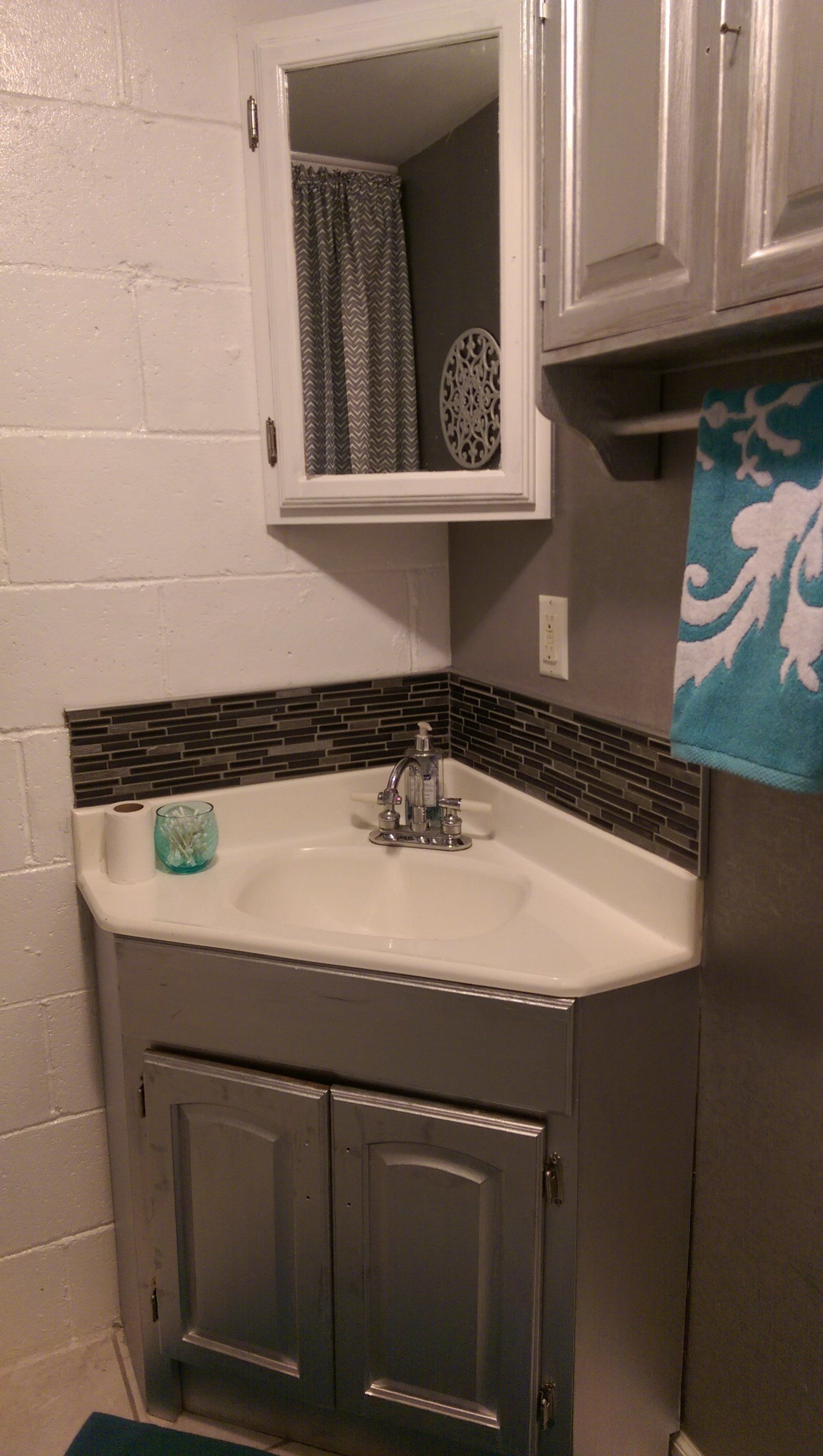 Bathroom sink