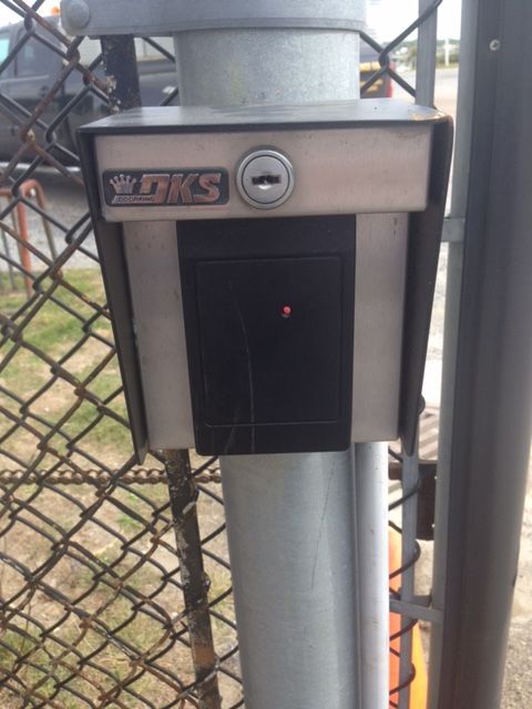 A box that has the word dks on it