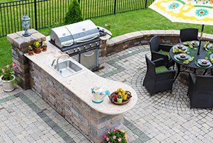 Outdoor kitchen hardscaping