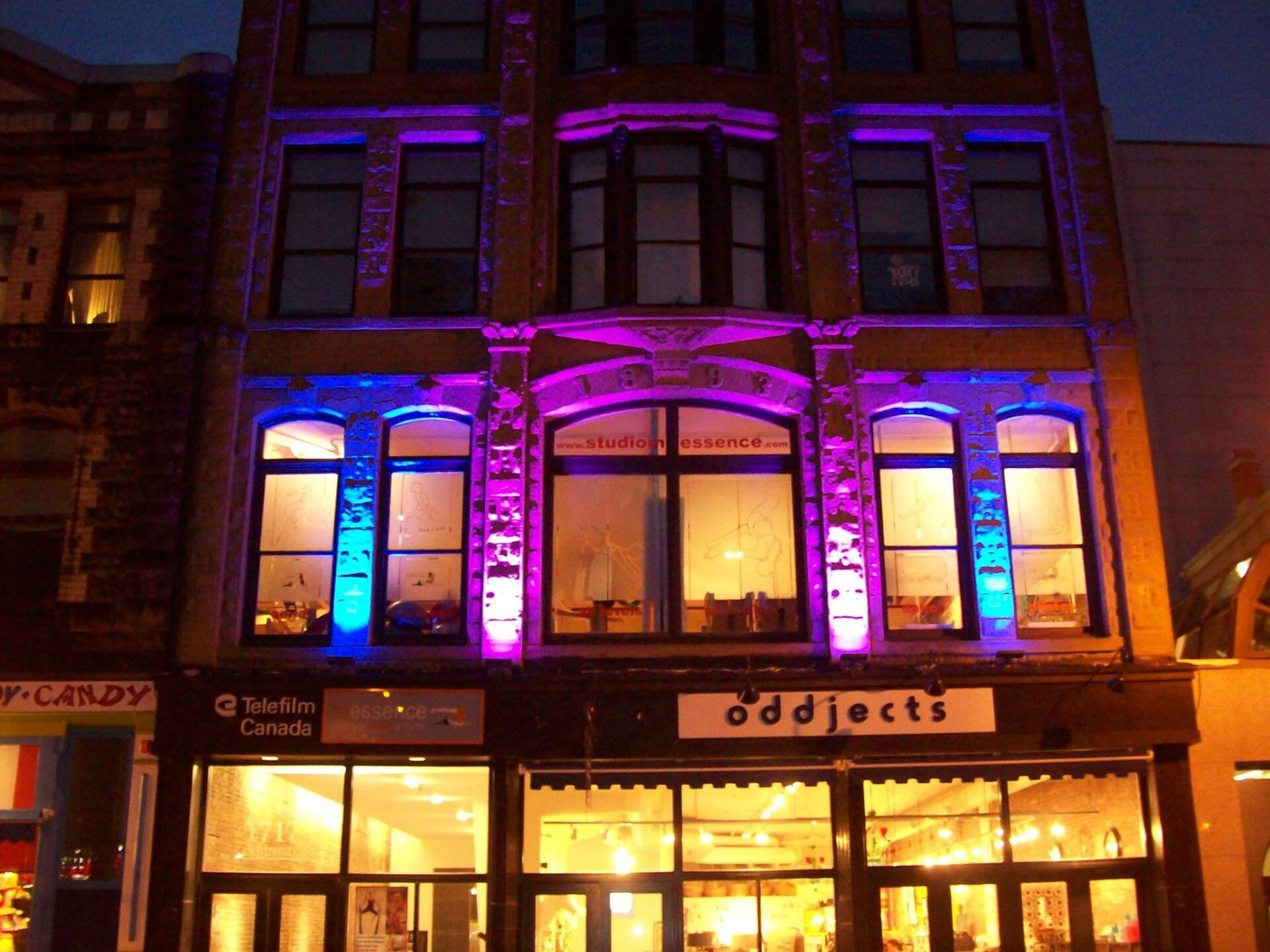 A building with the word oddjects on it