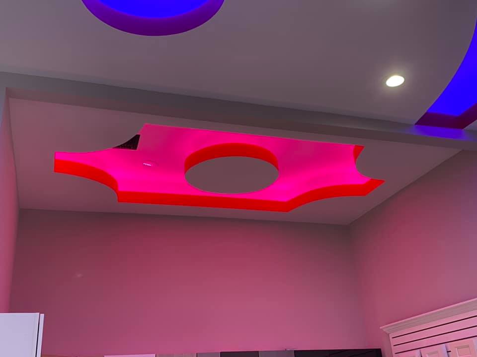 A pink and blue ceiling with a red circle in the middle.