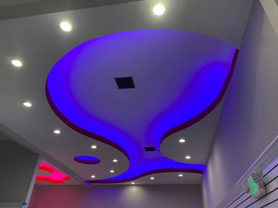 A ceiling with purple and pink lights on it